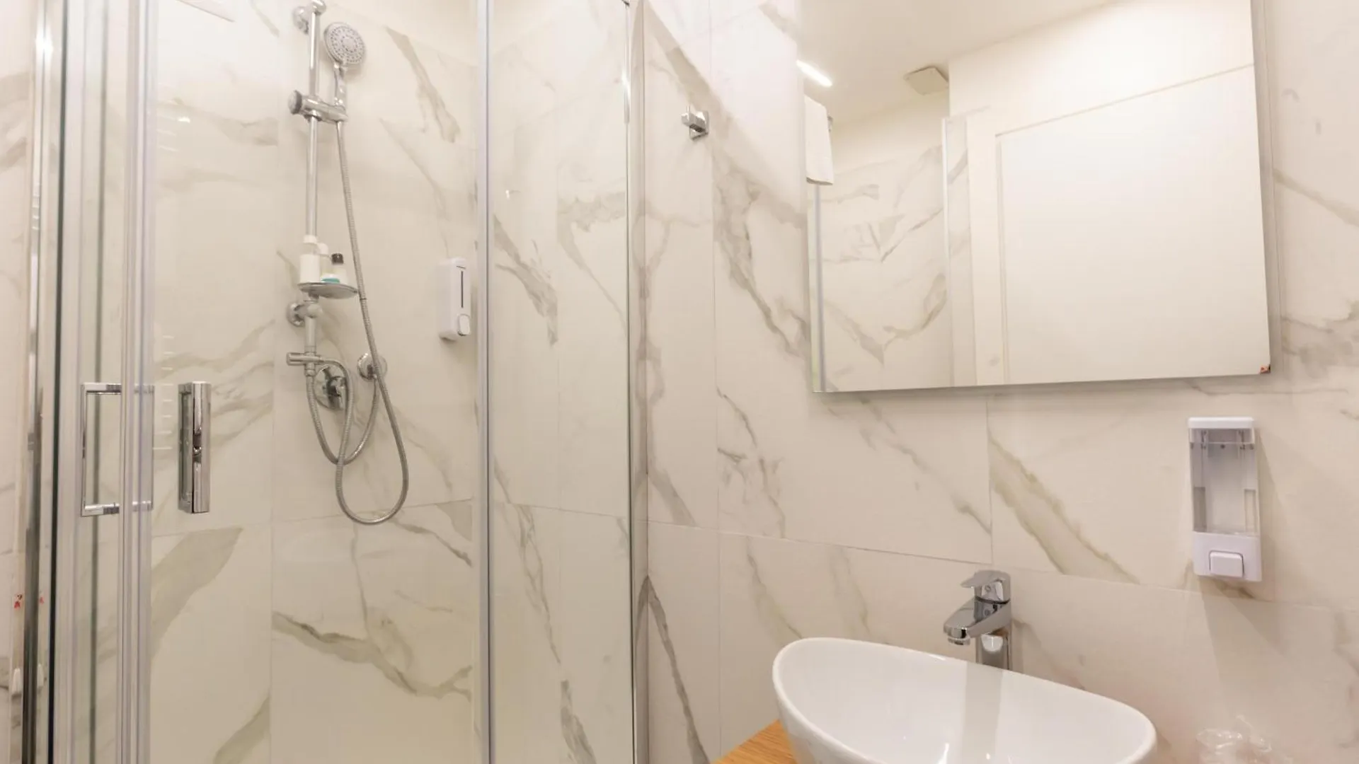 Cavour Luxury Rooms - Lr Collection Рим Италия