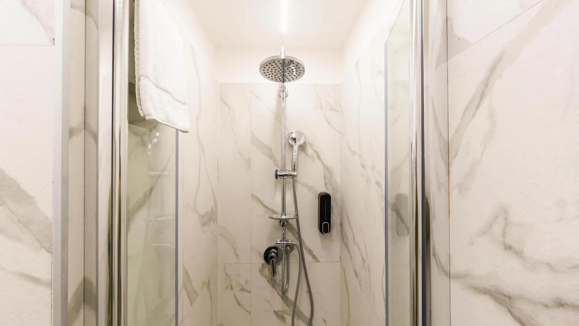 Cavour Luxury Rooms - Lr Collection Rzym Pensjonat