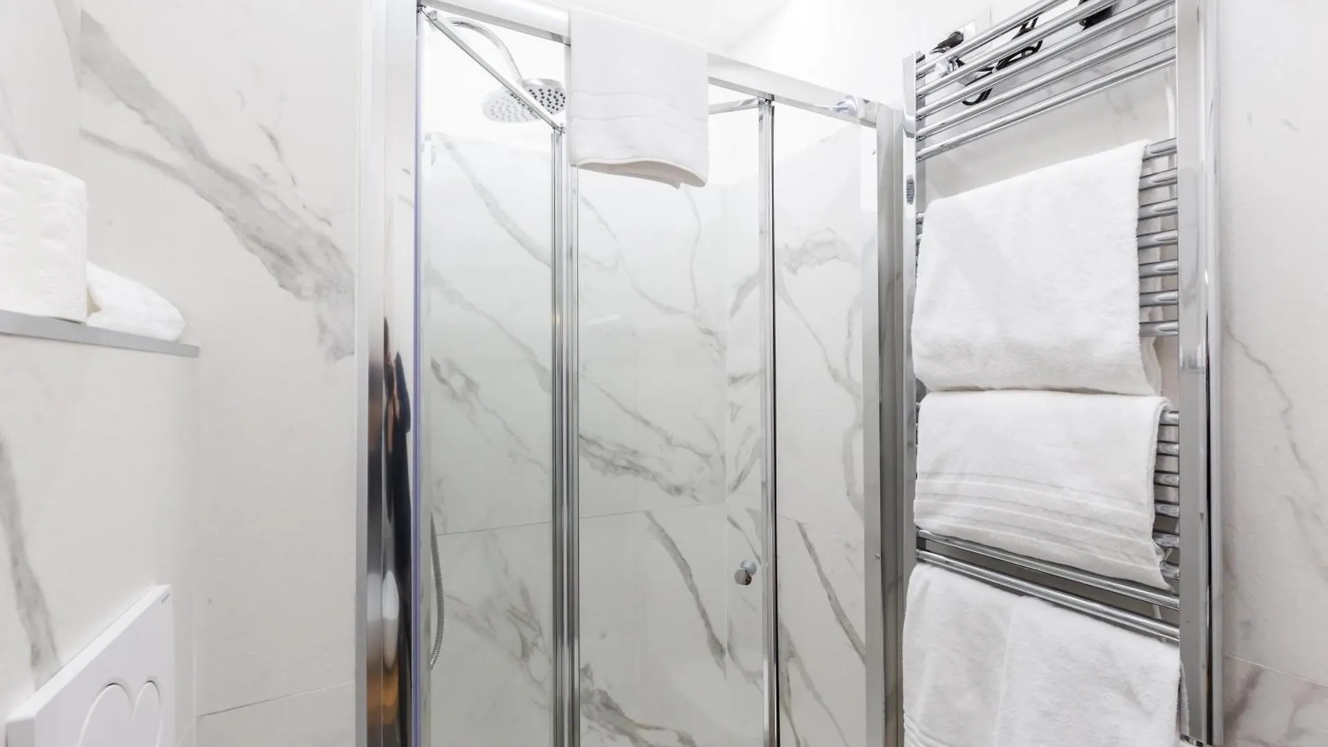 Cavour Luxury Rooms - Lr Collection Rzym Włochy