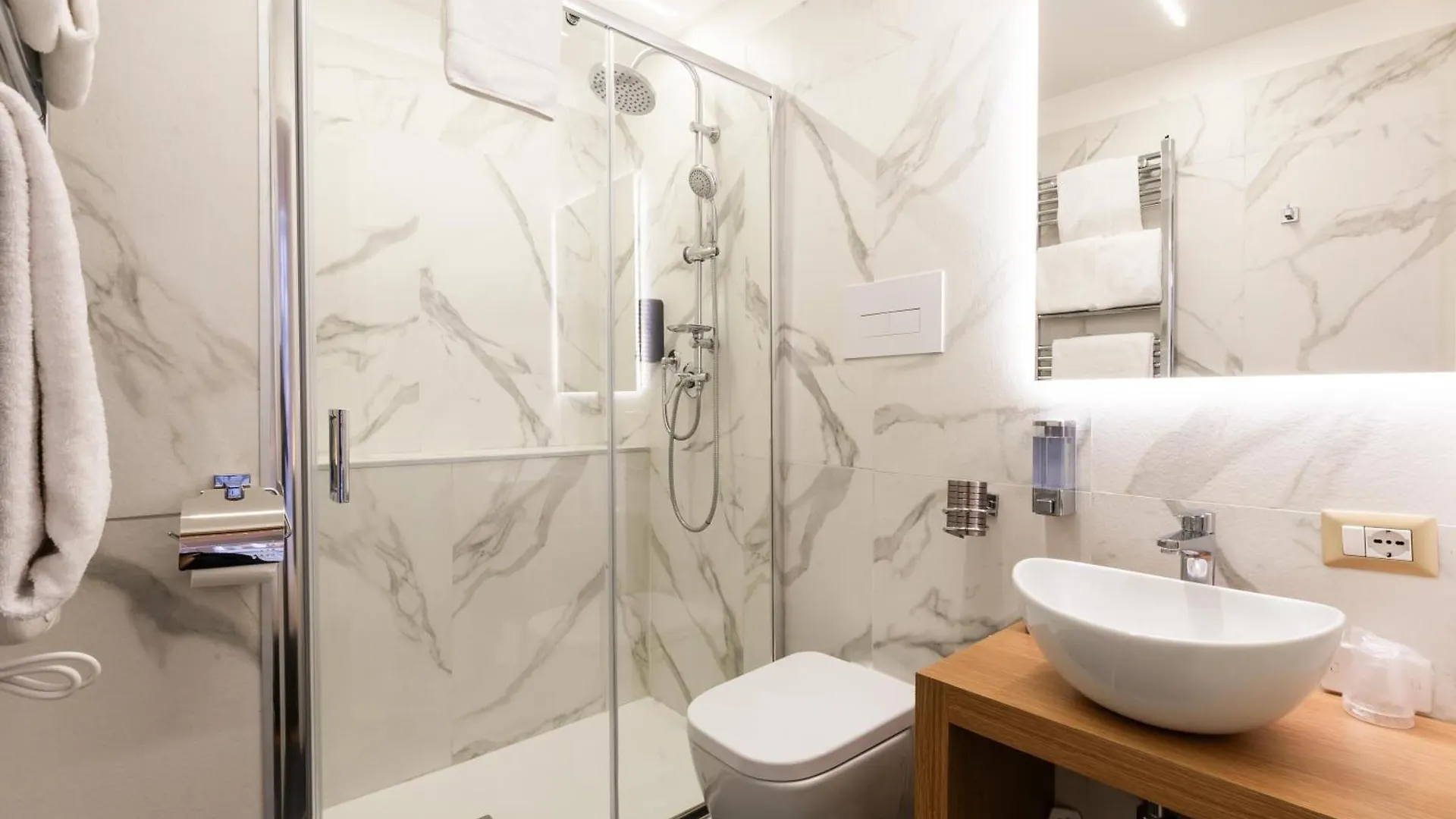 Cavour Luxury Rooms - Lr Collection Rome 0*,